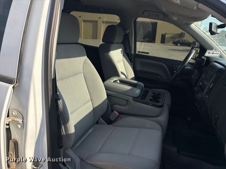 image for item ET4523 2018 GMC Sierra 1500 Crew Cab pickup truck