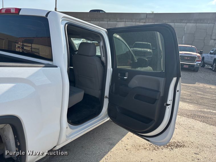 image for item ET4523 2018 GMC Sierra 1500 Crew Cab pickup truck