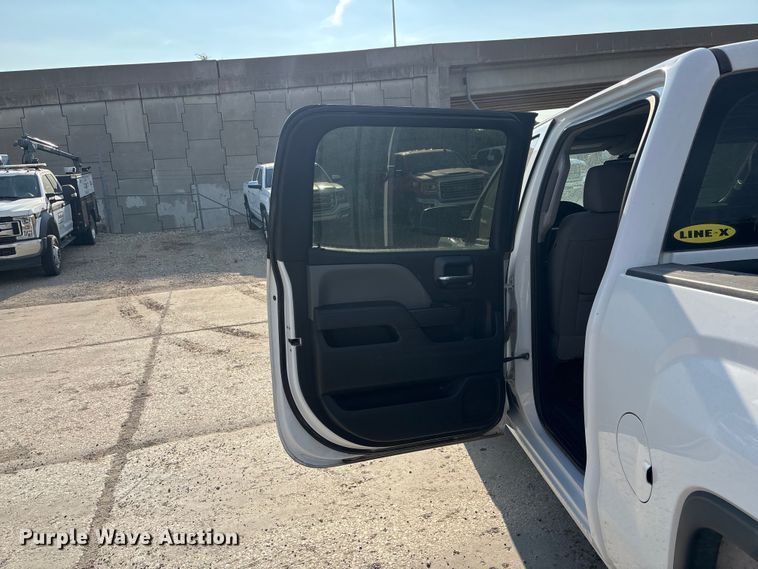 image for item ET4523 2018 GMC Sierra 1500 Crew Cab pickup truck