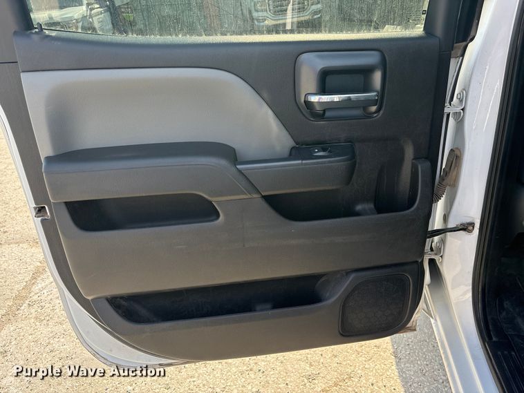 image for item ET4523 2018 GMC Sierra 1500 Crew Cab pickup truck