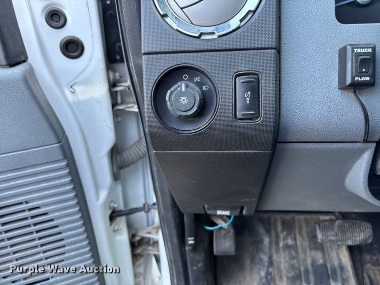 image for item ET4556 2012 Ford F250 Super Duty SuperCab pickup truck