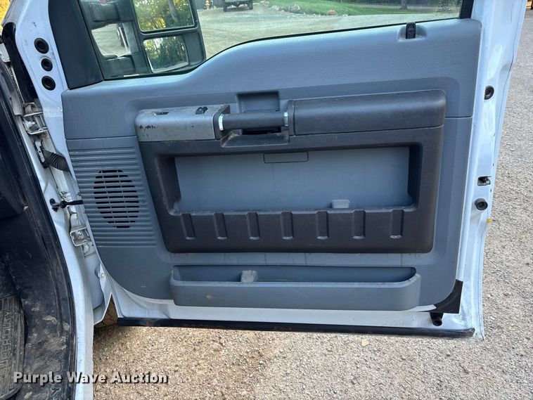 image for item ET4556 2012 Ford F250 Super Duty SuperCab pickup truck