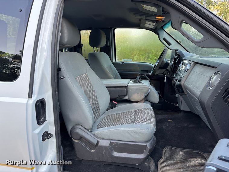 image for item ET4556 2012 Ford F250 Super Duty SuperCab pickup truck