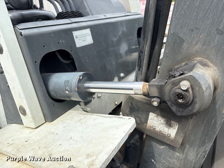 image for item ET8545 2016 UniCarriers PF100YLP  forklift