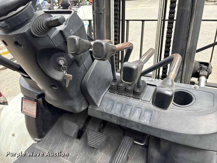 image for item ET8545 2016 UniCarriers PF100YLP  forklift