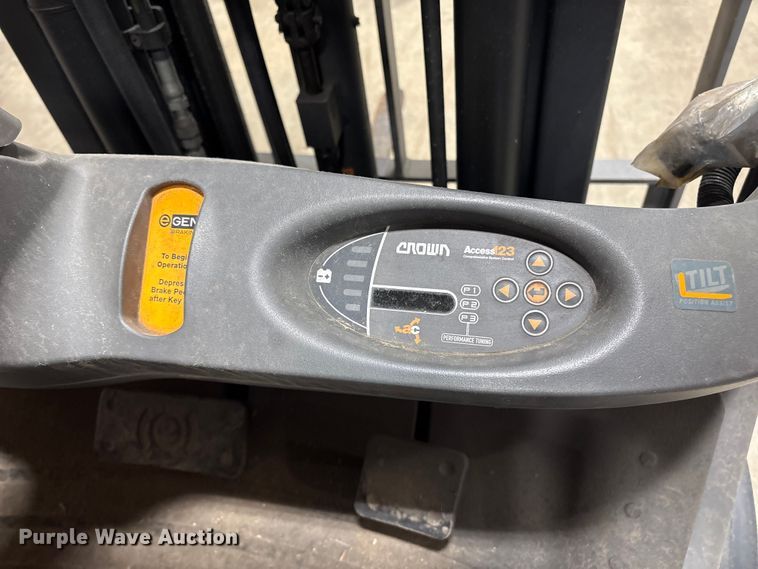 image for item ET8548 2017 Crown FC5225-50 forklift