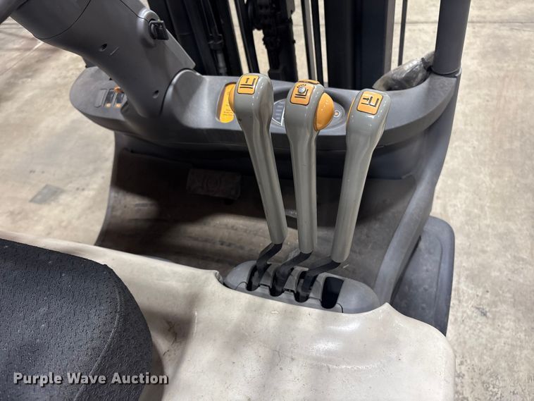 image for item ET8548 2017 Crown FC5225-50 forklift