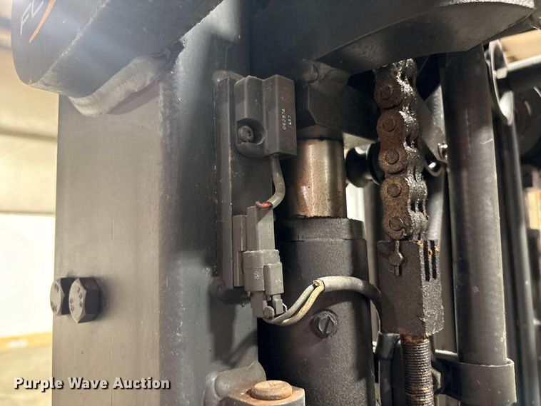 image for item ET8548 2017 Crown FC5225-50 forklift