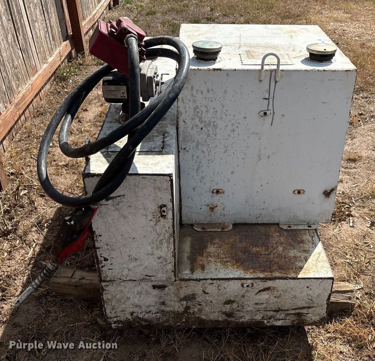 image for item EU0093 (2) auxiliary fuel tank