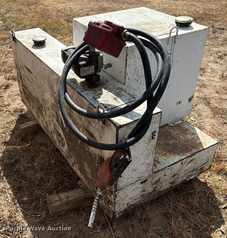 image for item EU0093 (2) auxiliary fuel tank