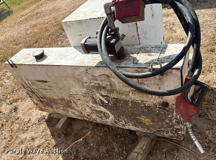 image for item EU0093 (2) auxiliary fuel tank