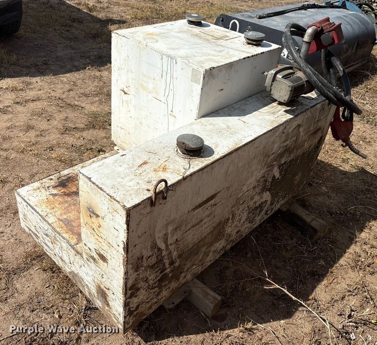 image for item EU0093 (2) auxiliary fuel tank