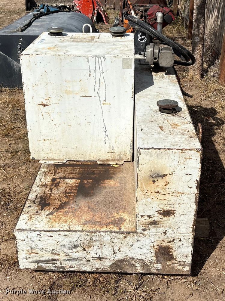 image for item EU0093 (2) auxiliary fuel tank