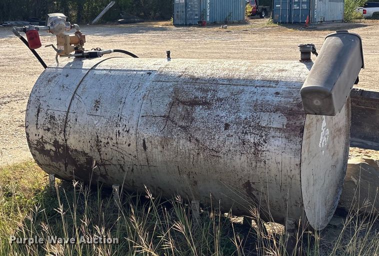 image for item EU0094 (2) fuel tanks