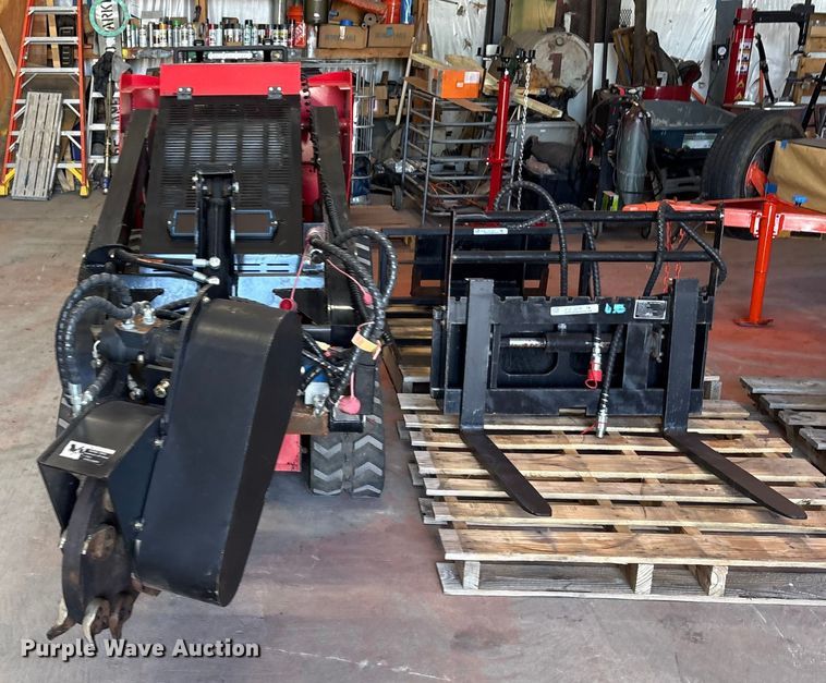 image for item EU0100 2023 Diggit SCL850 compact utility loader