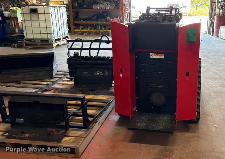 image for item EU0100 2023 Diggit SCL850 compact utility loader