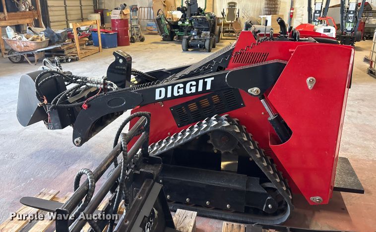 image for item EU0100 2023 Diggit SCL850 compact utility loader