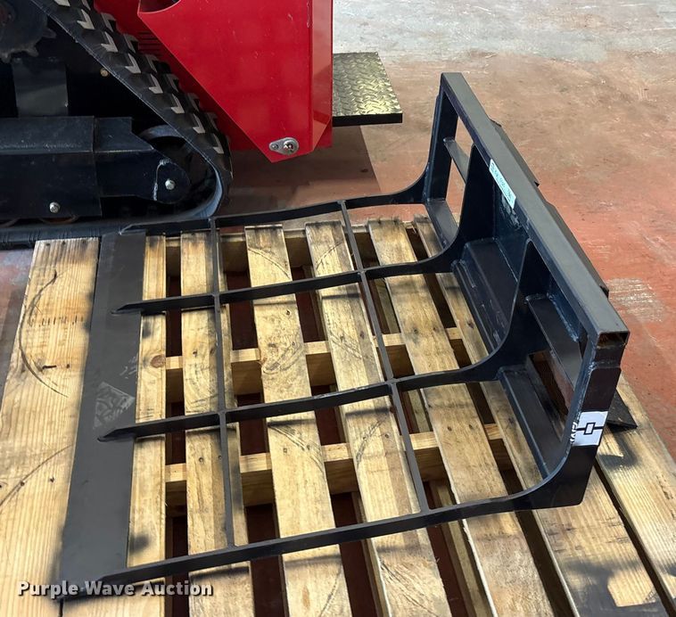 image for item EU0100 2023 Diggit SCL850 compact utility loader