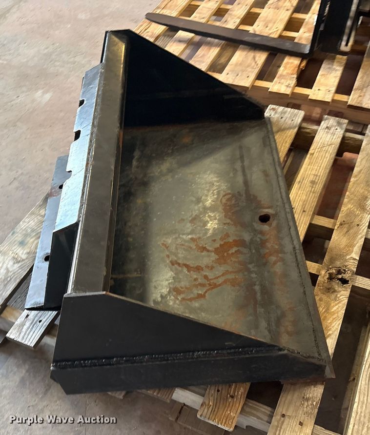 image for item EU0100 2023 Diggit SCL850 compact utility loader