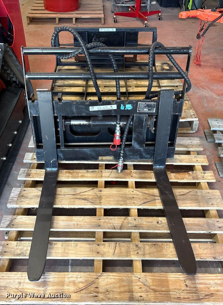 image for item EU0100 2023 Diggit SCL850 compact utility loader