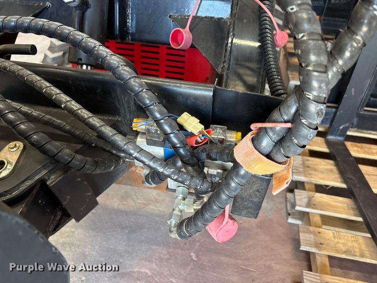 image for item EU0100 2023 Diggit SCL850 compact utility loader