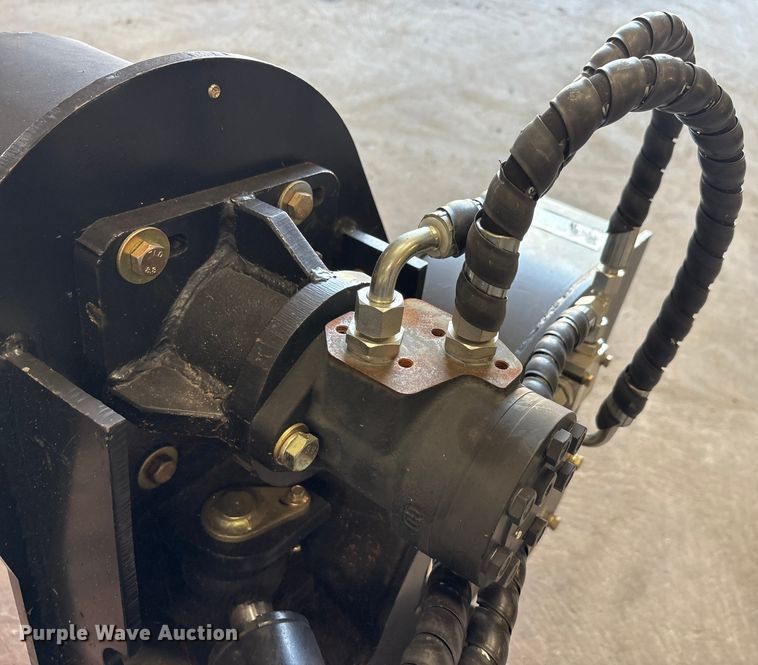 image for item EU0100 2023 Diggit SCL850 compact utility loader