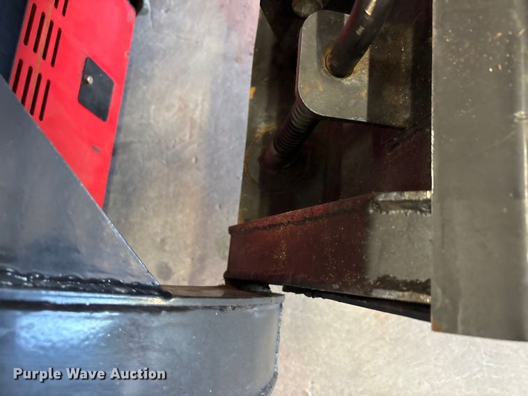 image for item EU0100 2023 Diggit SCL850 compact utility loader