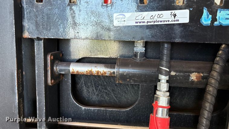 image for item EU0100 2023 Diggit SCL850 compact utility loader