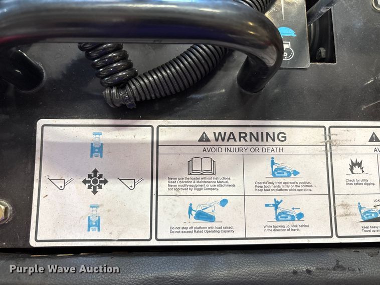 image for item EU0100 2023 Diggit SCL850 compact utility loader