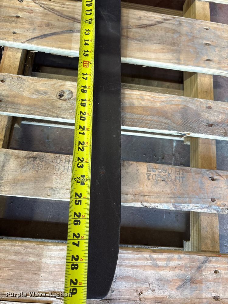 image for item EU0100 2023 Diggit SCL850 compact utility loader