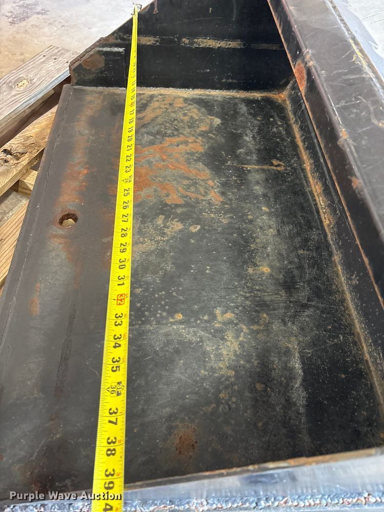 image for item EU0100 2023 Diggit SCL850 compact utility loader