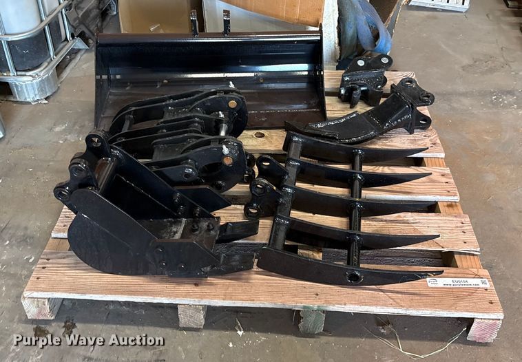 image for item EU0104 Mini excavator attachments