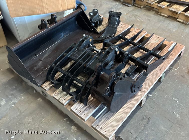 image for item EU0104 Mini excavator attachments