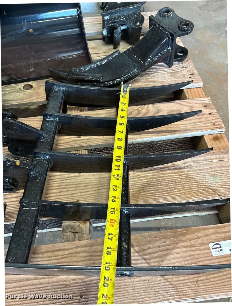 image for item EU0104 Mini excavator attachments