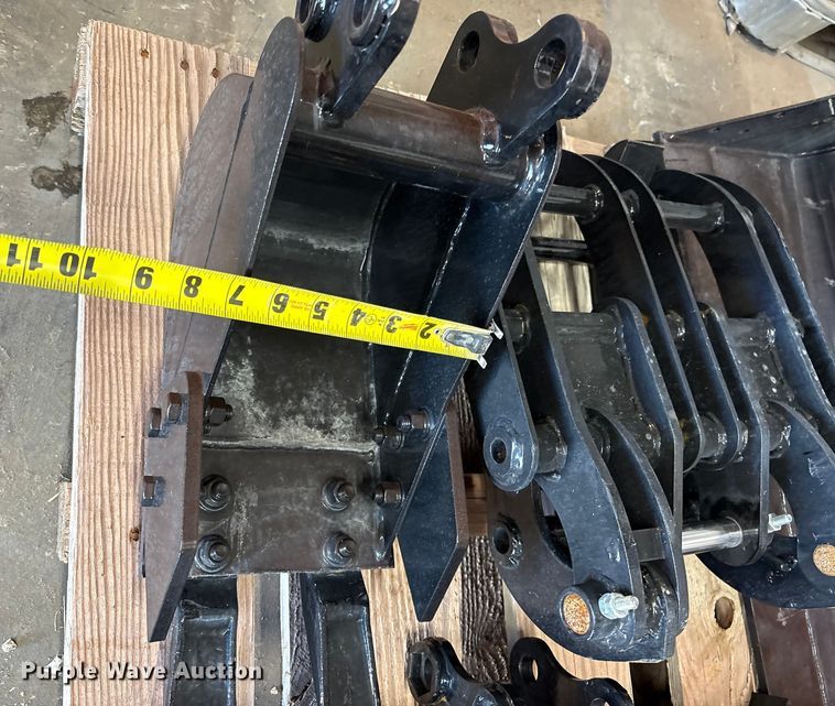 image for item EU0104 Mini excavator attachments