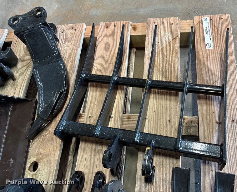 image for item EU0104 Mini excavator attachments