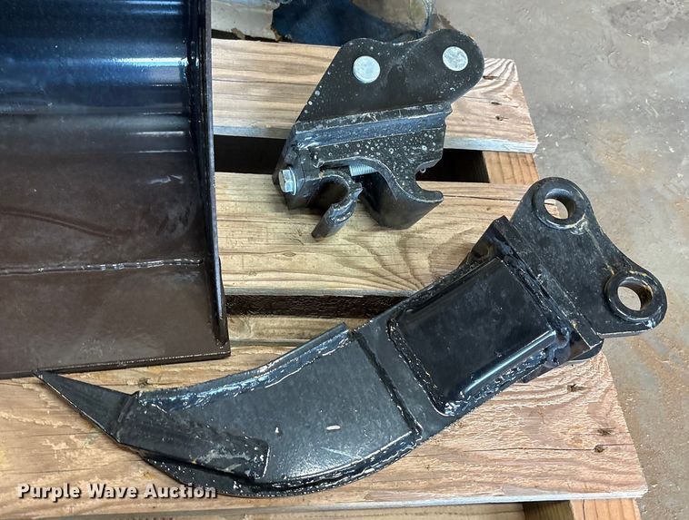 image for item EU0104 Mini excavator attachments