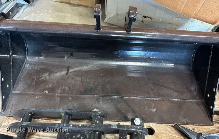 image for item EU0104 Mini excavator attachments