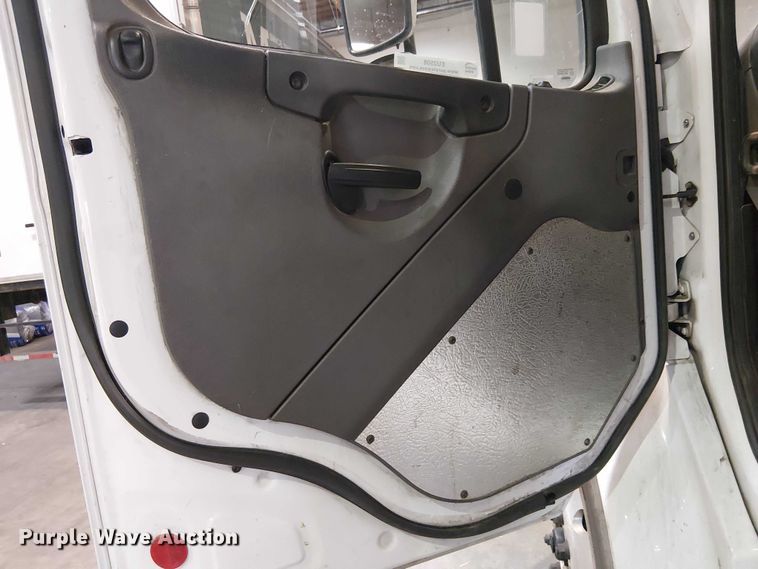 image for item EU2508 2018 Freightliner M2 side curtain box truck