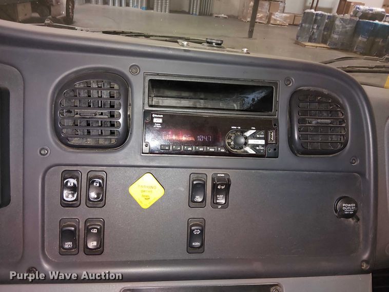 image for item EU2508 2018 Freightliner M2 side curtain box truck