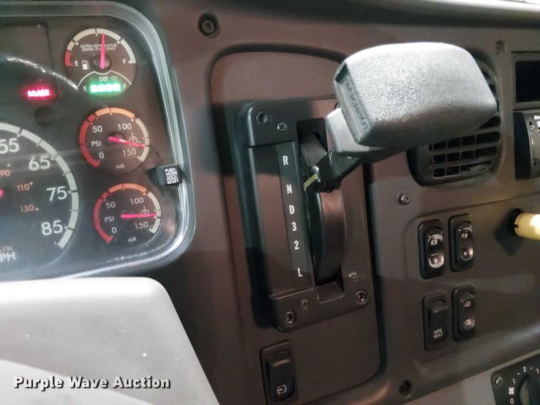 image for item EU2508 2018 Freightliner M2 side curtain box truck