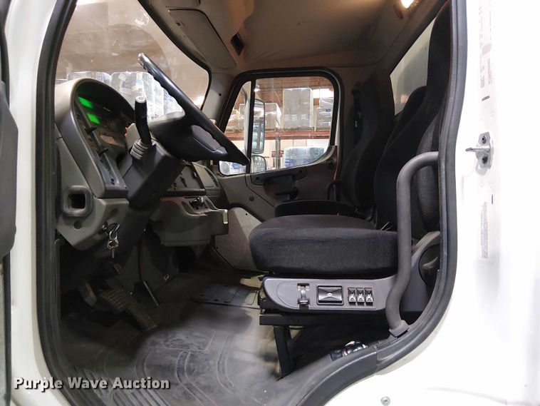 image for item EU2508 2018 Freightliner M2 side curtain box truck