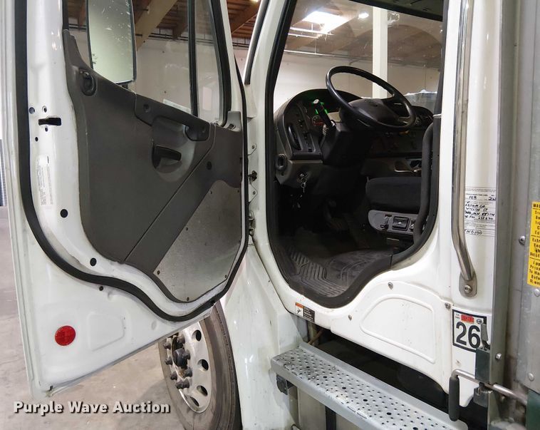 image for item EU2508 2018 Freightliner M2 side curtain box truck