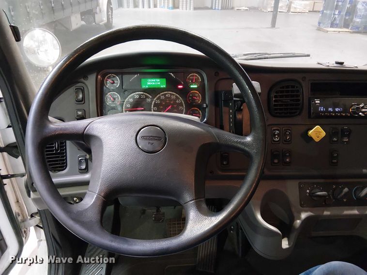 image for item EU2508 2018 Freightliner M2 side curtain box truck