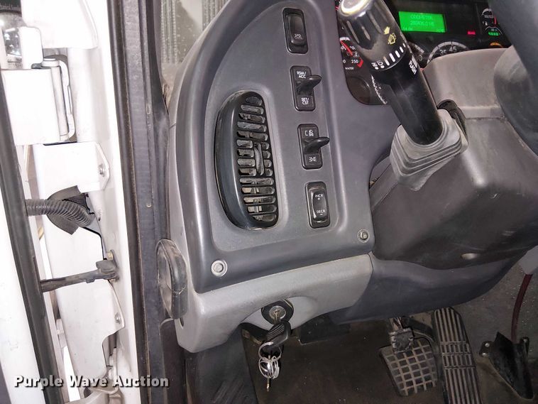 image for item EU2508 2018 Freightliner M2 side curtain box truck