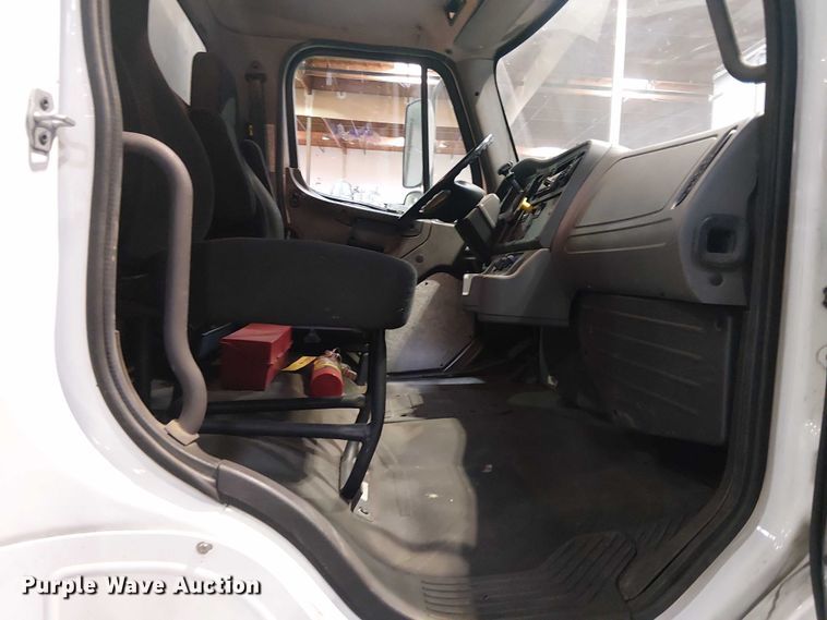 image for item EU2508 2018 Freightliner M2 side curtain box truck