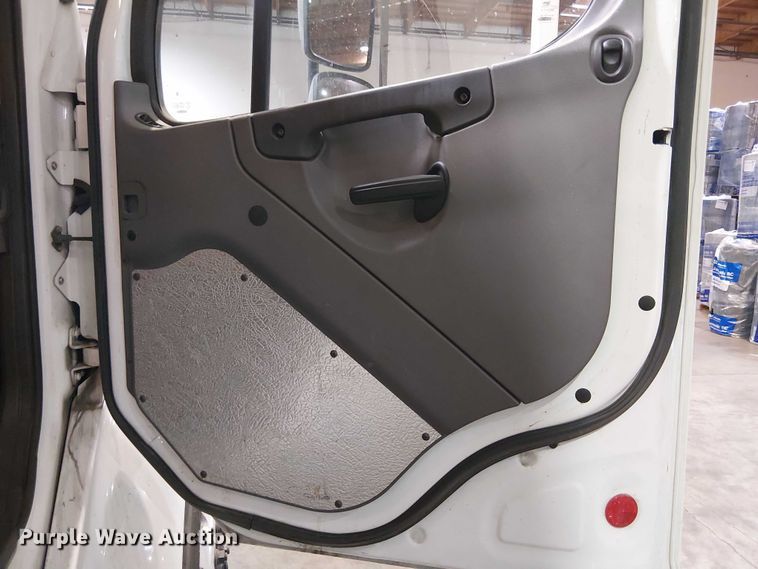 image for item EU2508 2018 Freightliner M2 side curtain box truck