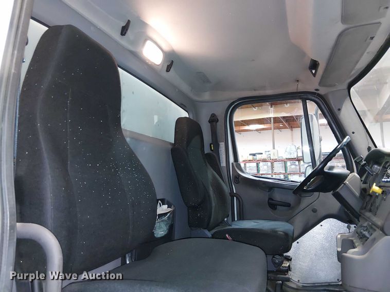 image for item EU2508 2018 Freightliner M2 side curtain box truck