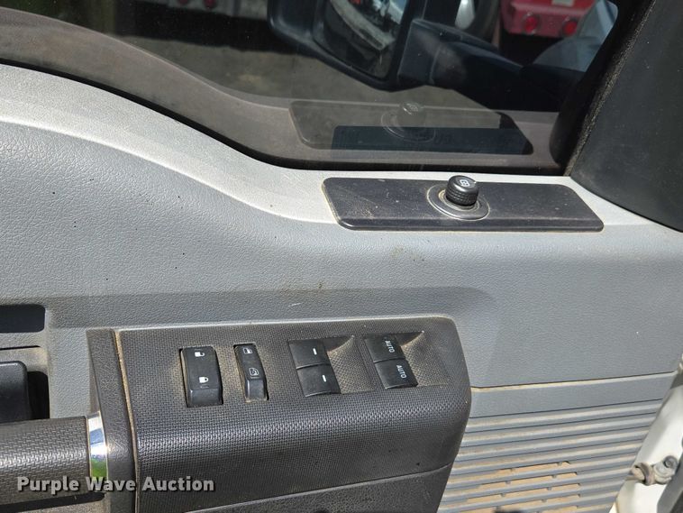 image for item EU2530 2016 Ford F450 Super Duty XL utility / service truck