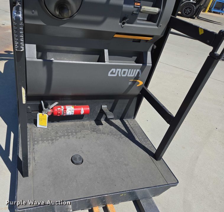 image for item EU2532 2017 Crown SP3520-30 order picker